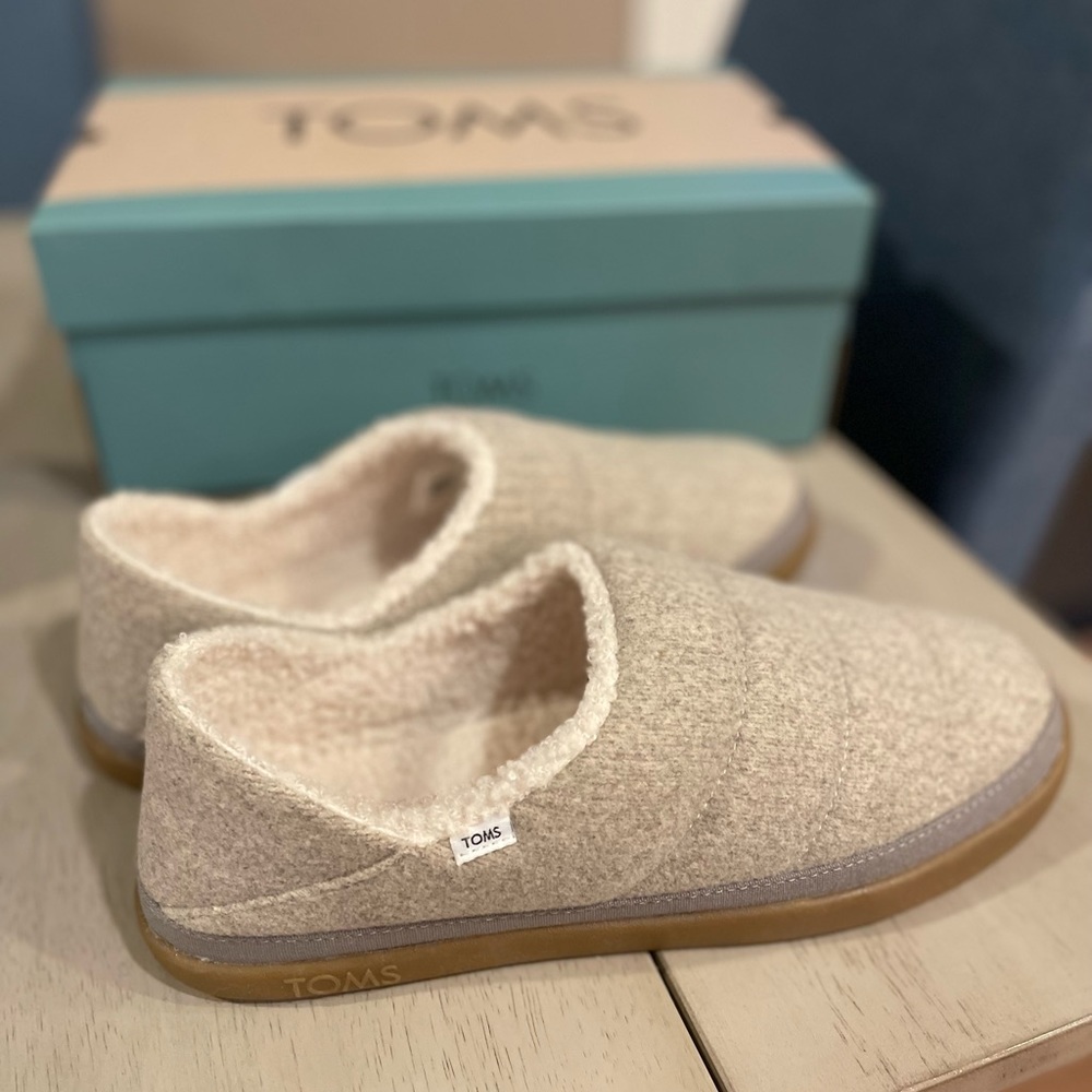 NEW Toms women’s Ezra slipper size 9